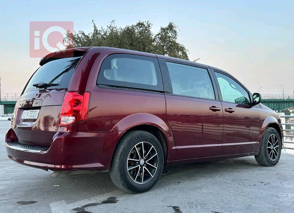 دودج جراند كارافان